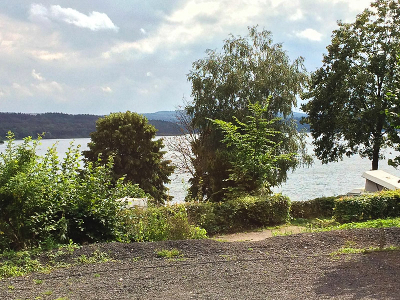 Reiseziele für den Herbst: 13 Camping-Blogger verraten ihre Lieblingsecken 40 Wohnmobilstellplatz Strandbad Delecke NRW