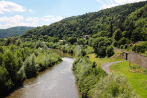 Tal der Loire in der Auvergne in Frankreich