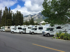 Ein RV Parkplatz in Banff, Kanada