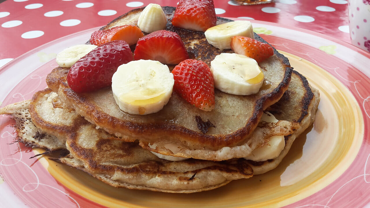 Lecker und gesund: Fünf Camping-Frühstück-Ideen für Kinder 2 Bananen Pfannekuchen als Kinderfrühstück
