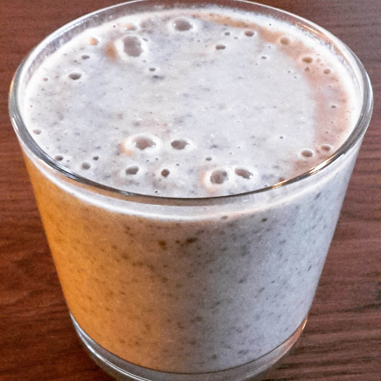 Lecker und gesund: Fünf Camping-Frühstück-Ideen für Kinder 4 Haferflocken-Datteln-Shake als Frühstücksidee