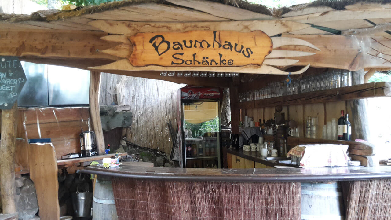 Unglaublich schön und luxuriös: 15 Glamping-Unterkünfte in Deutschland 6 Urlaub im Baumhaus Kriebelland