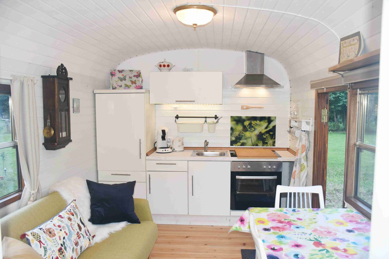 Unglaublich schön und luxuriös: 15 Glamping-Unterkünfte in Deutschland 3 Schlafen im Zirkuswagen, www.Gesundheitshofdenker.de