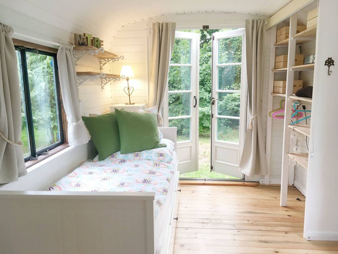 Unglaublich schön und luxuriös: 15 Glamping-Unterkünfte in Deutschland 4 Übernachten im Zirkuswagen - www.Gesundheitshofdenker.de