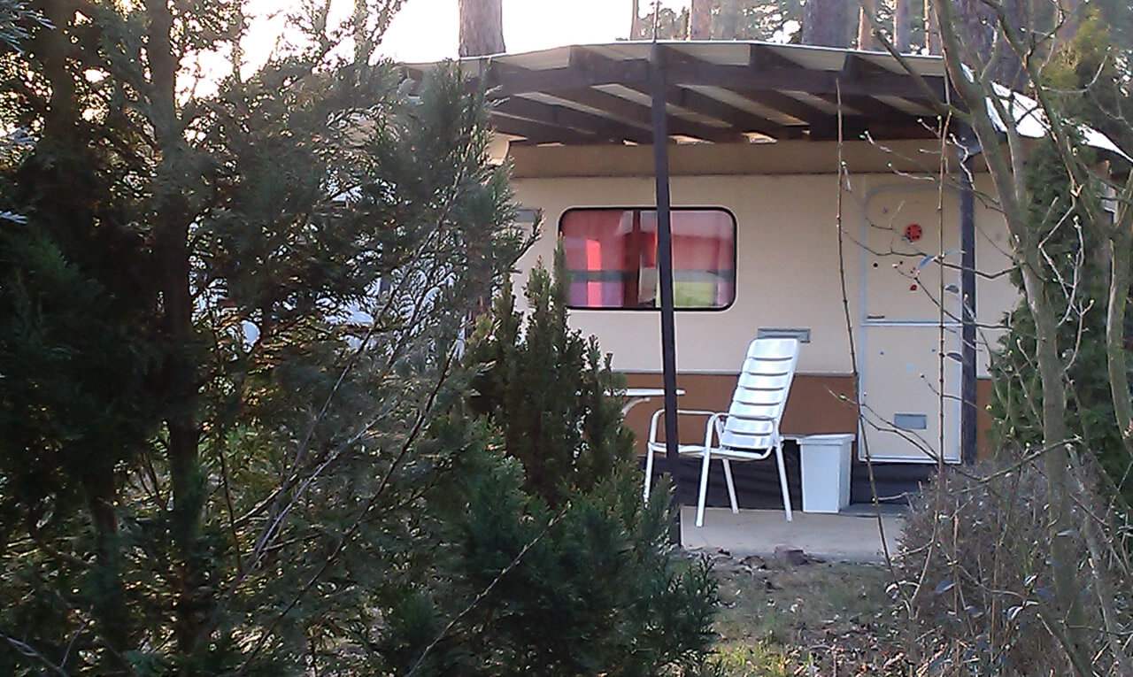 Unglaublich schön und luxuriös: 15 Glamping-Unterkünfte in Deutschland 17 Übernachten im Nostalgie Wohnwagen - www.Lausiger-Teiche.de