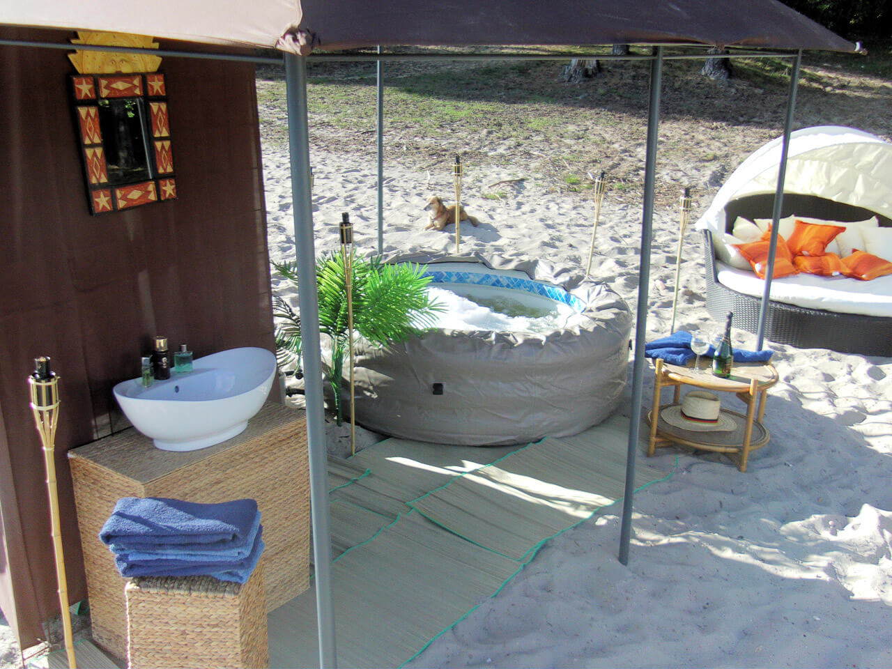 Unglaublich schön und luxuriös: 15 Glamping-Unterkünfte in Deutschland 35 Luxus Camping Whirpool - www.abenteuer-in-mecklenburg-vorpommern.de