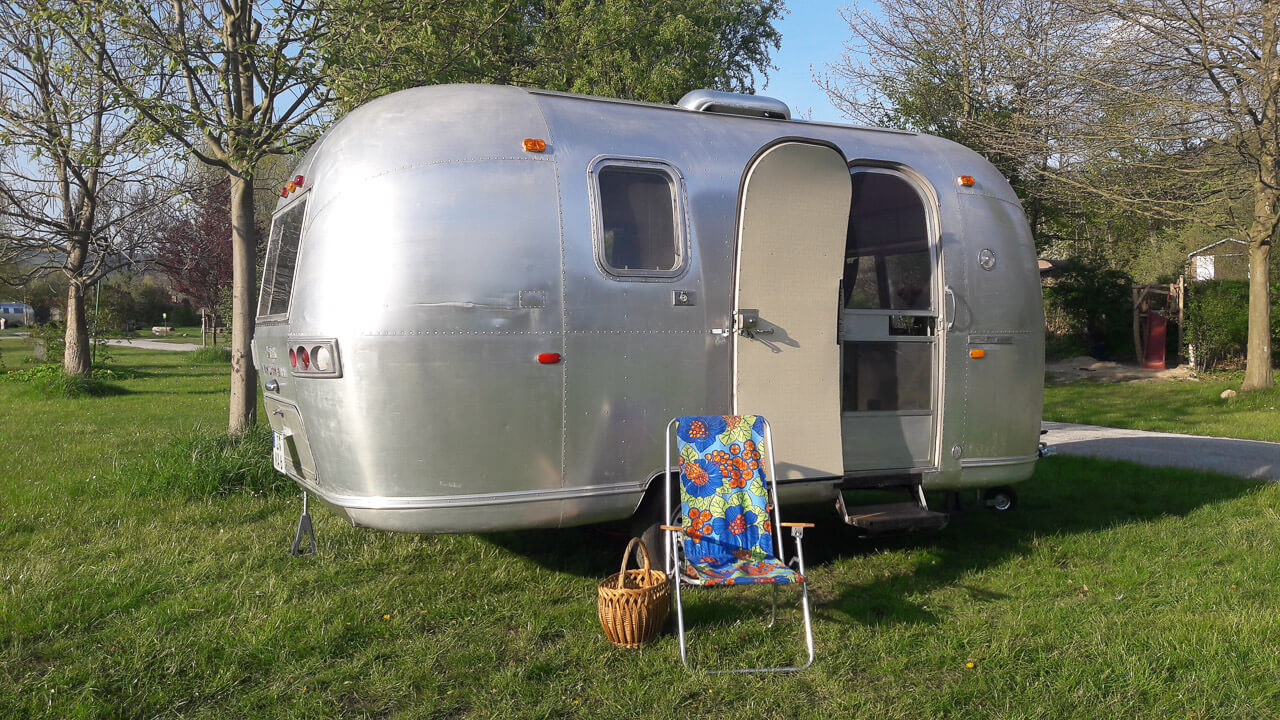 Unglaublich schön und luxuriös: 15 Glamping-Unterkünfte in Deutschland 23 Das Airstream Hotel, www.airstream-hotel.eu3