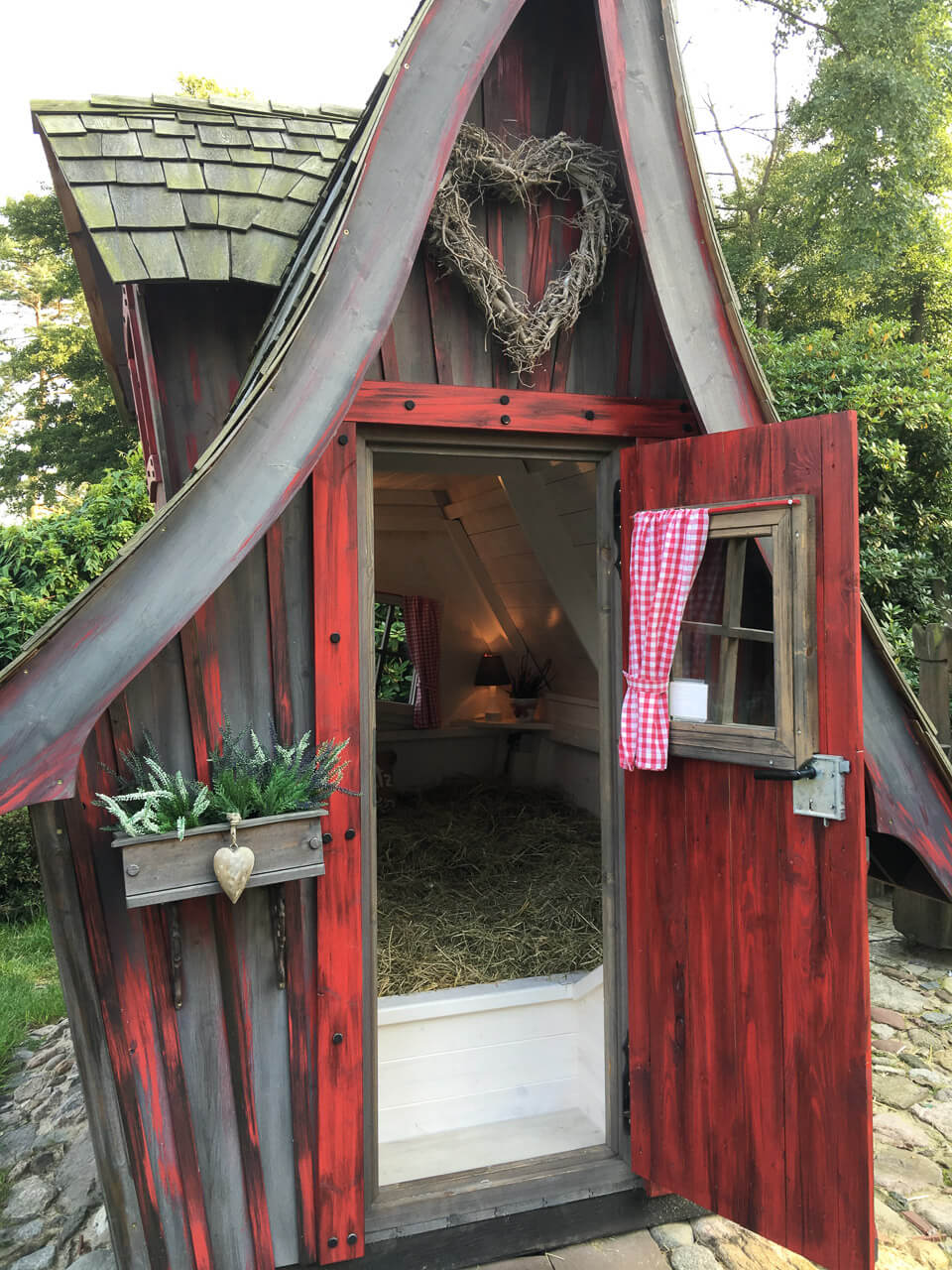 Unglaublich schön und luxuriös: 15 Glamping-Unterkünfte in Deutschland 13 Willkommen im Heuhotel - www.camping-lh.de