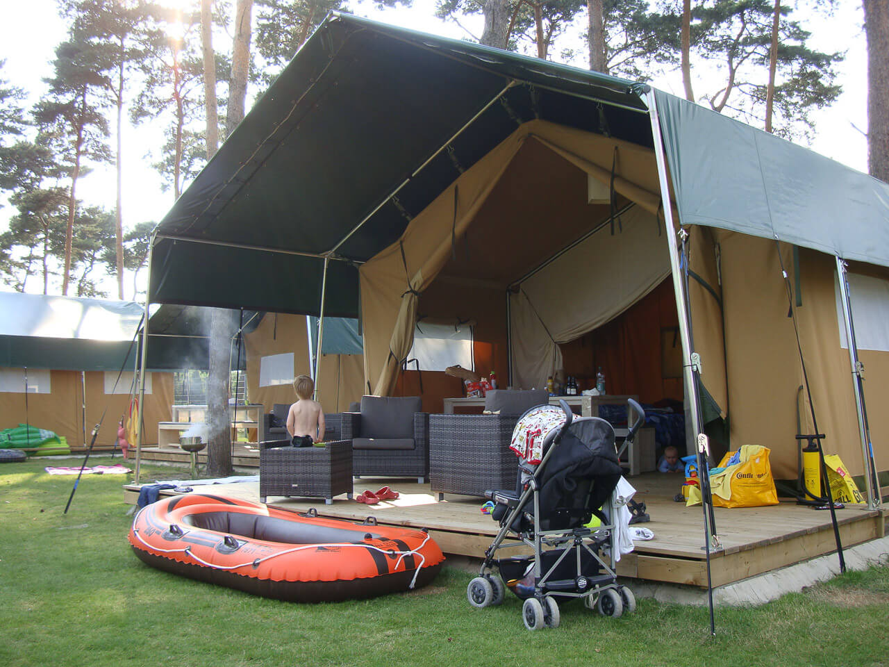 Unglaublich schön und luxuriös: 15 Glamping-Unterkünfte in Deutschland 10 Übernachten im Safarizelt - www.campingpark-haddorf.de