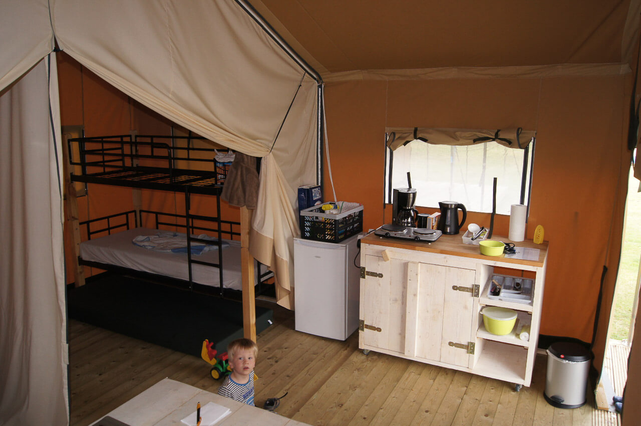 Unglaublich schön und luxuriös: 15 Glamping-Unterkünfte in Deutschland 11 Safarizelte in Haddorf, www.campingpark-haddorf.de