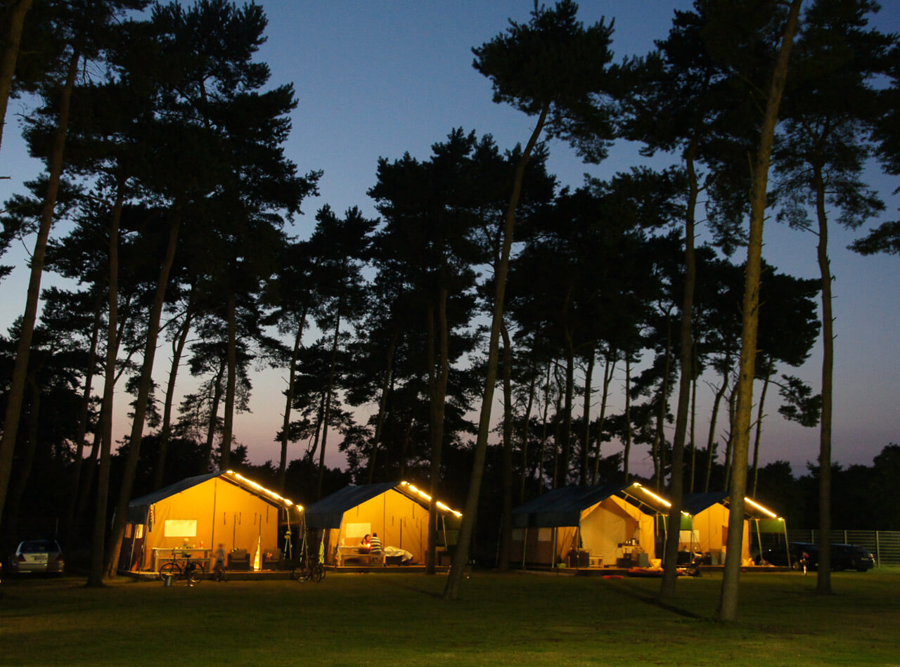 Unglaublich schön und luxuriös: 15 Glamping-Unterkünfte in Deutschland 9 Safarizelten - www.campingpark-haddorf.de