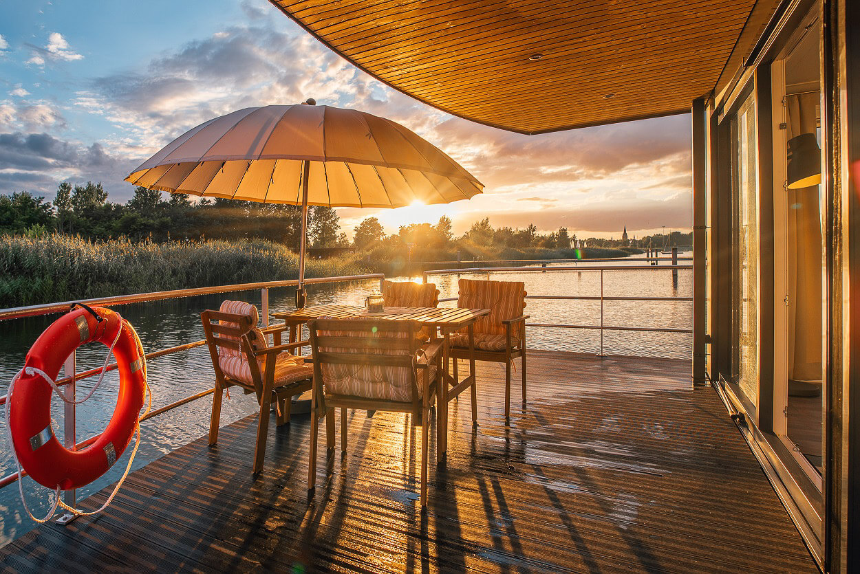 Unglaublich schön und luxuriös: 15 Glamping-Unterkünfte in Deutschland 38 Urlaub auf einem Hausboot - www.hausbootvermietung-seeblick.de1