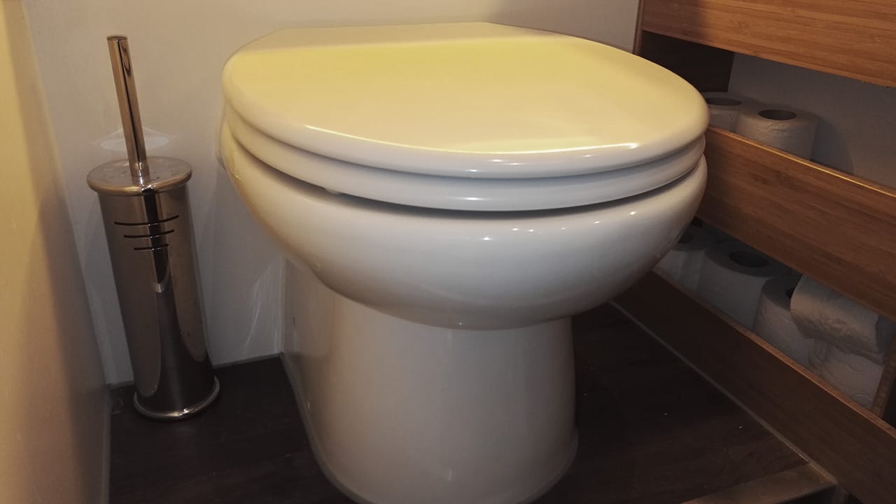 Ratgeber Campingtoiletten: Die Zerhackertoilette – Mechanismen, Einbau & Kosten