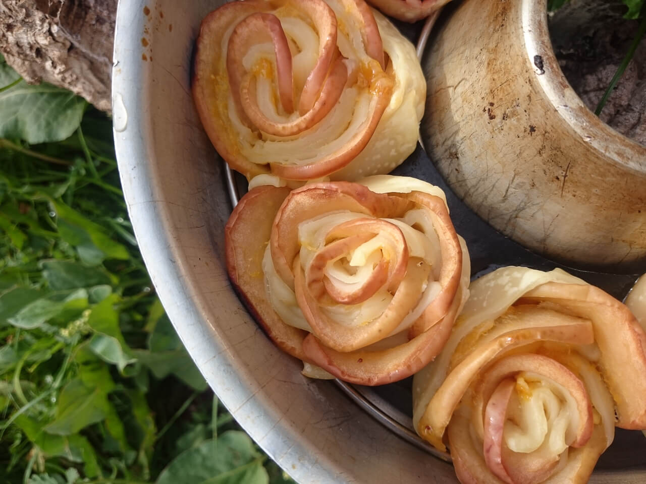 Apfelrosen frisch gebacken aus dem Omnia Ofen