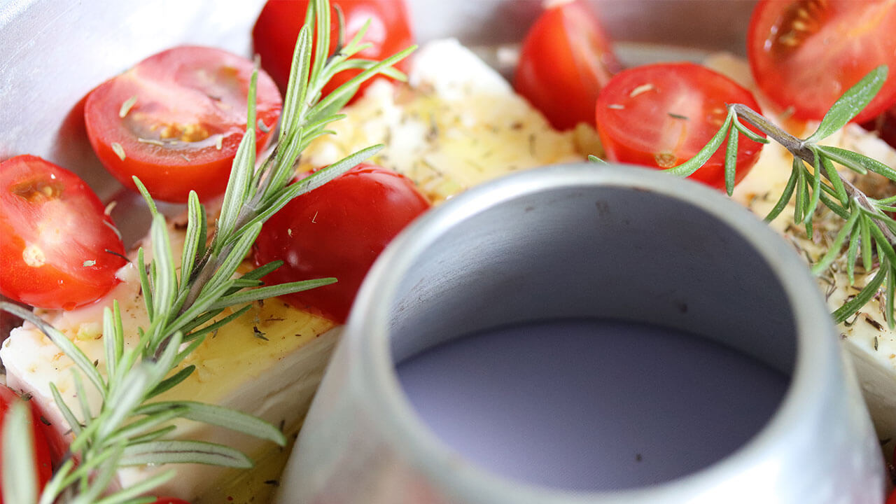 Auflaufform mit Schafskaese und Tomaten fuer den Omnia