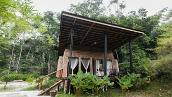 Blick auf das Luxus Glamping Camp The Sticks in Malaysia