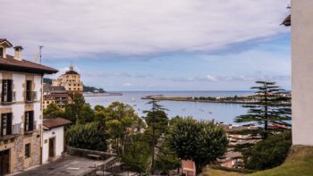 Ein fantastischer Blick auf Hondarribia im Baskenland