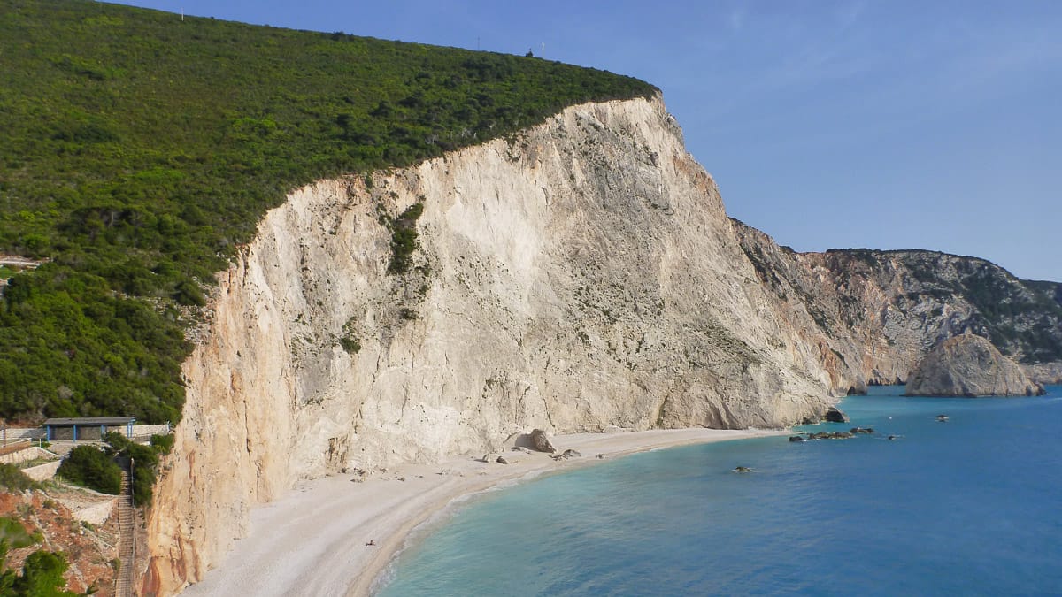 Wildcampen und Freistehen in Griechenland: Regeln, Strafen und Tipps (2026) 6 Blick auf Porto Katsiki auf Lefkada in Griechenland