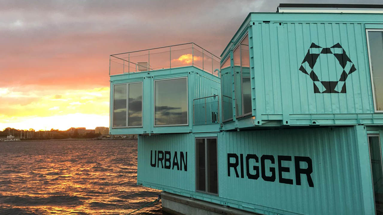 URBAN RIGGER – Ein schwimmendes Containerdorf mit Grillplatz