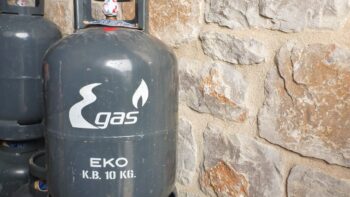 Eine graue Gasflasche in Griechenland