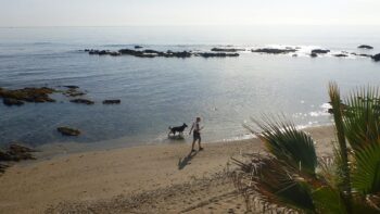 Camping in Spanien und Spaziergang am Meer