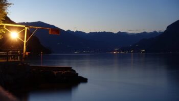 Blick auf einen See beim Camping in Italien