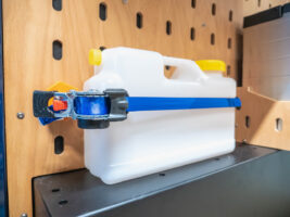 Das CargoClips Transporter-System von Cargo-Camper zum einfachen Festzurren