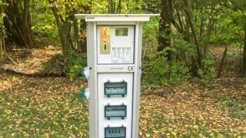 Eine Stromsaeule auf dem Campingplatz evtl mit Restguthaben fuer Strom