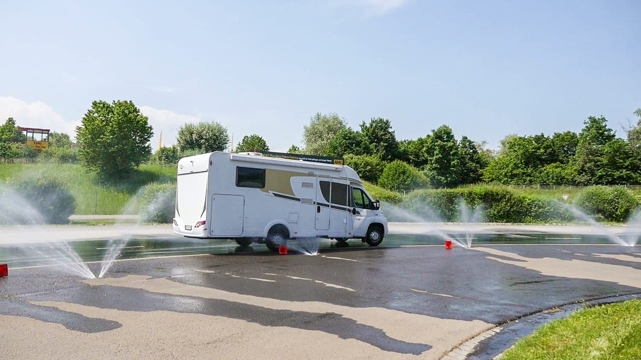 Fahrsicherheitstraining für Camper – Warum auch du darüber nachdenken solltest