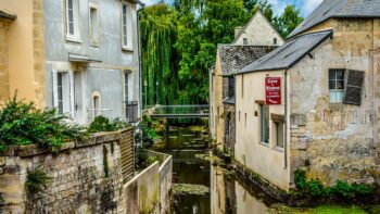Bayeux Spielort in Normandie Buechern von Balen