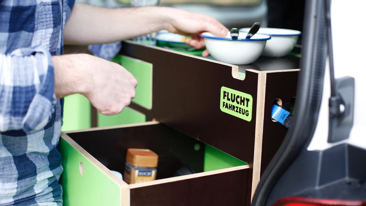 Raumwunder von Fluchtfahrzeug im ausgebauten Camper
