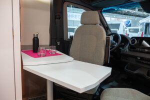 Frankia Yucon Kastenwagen klein Fahrersitz drehbar Tisch 1