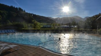 Freibad auf 5 Sterne Campingplatz Europa Münstertal
