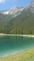 Camping in Österreich nahe eines Bergsees