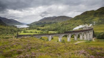 Das Glenfinnan Viaduct beim Urlaub und Camping in Schottland