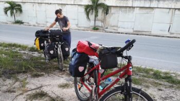 Die Räder und Ausrüstung für eine Reise von Mexiko nach Costa Rica