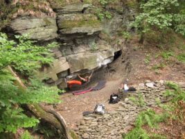 Bouldergebiet Avalonia Ruhrgebiet Frau klettert