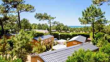 Beim Camping mit Kind in Nouvelle Aquitaine die Freuden des Lebens entdecken 6 Blick auf den Les Grands Pins Camping