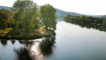 Zusammenfluss von Saar und Mosel an der Saar-Riesling-Strasse