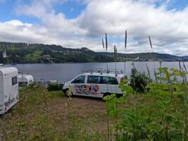 Mit Campervan am Titisee beim Camping im Schwarzwald