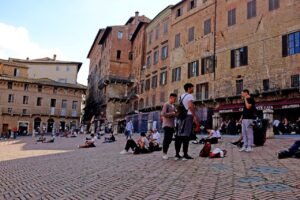 Am Piazza del Campo in Siena während Italienreise