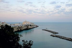 Blick auf Vieste auf einer Italienreise