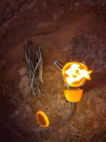 Der BioLite CampStove: Modernes Lagerfeuer – Handy aufladen, statt Hände wärmen 4 Der BioLite CampStove funktioniert mit Holz