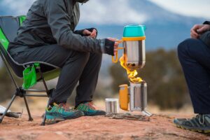 Der BioLite CampStove: Modernes Lagerfeuer – Handy aufladen, statt Hände wärmen 6 Heißes Wasser in nur 4 Minuten mit dem BioLite