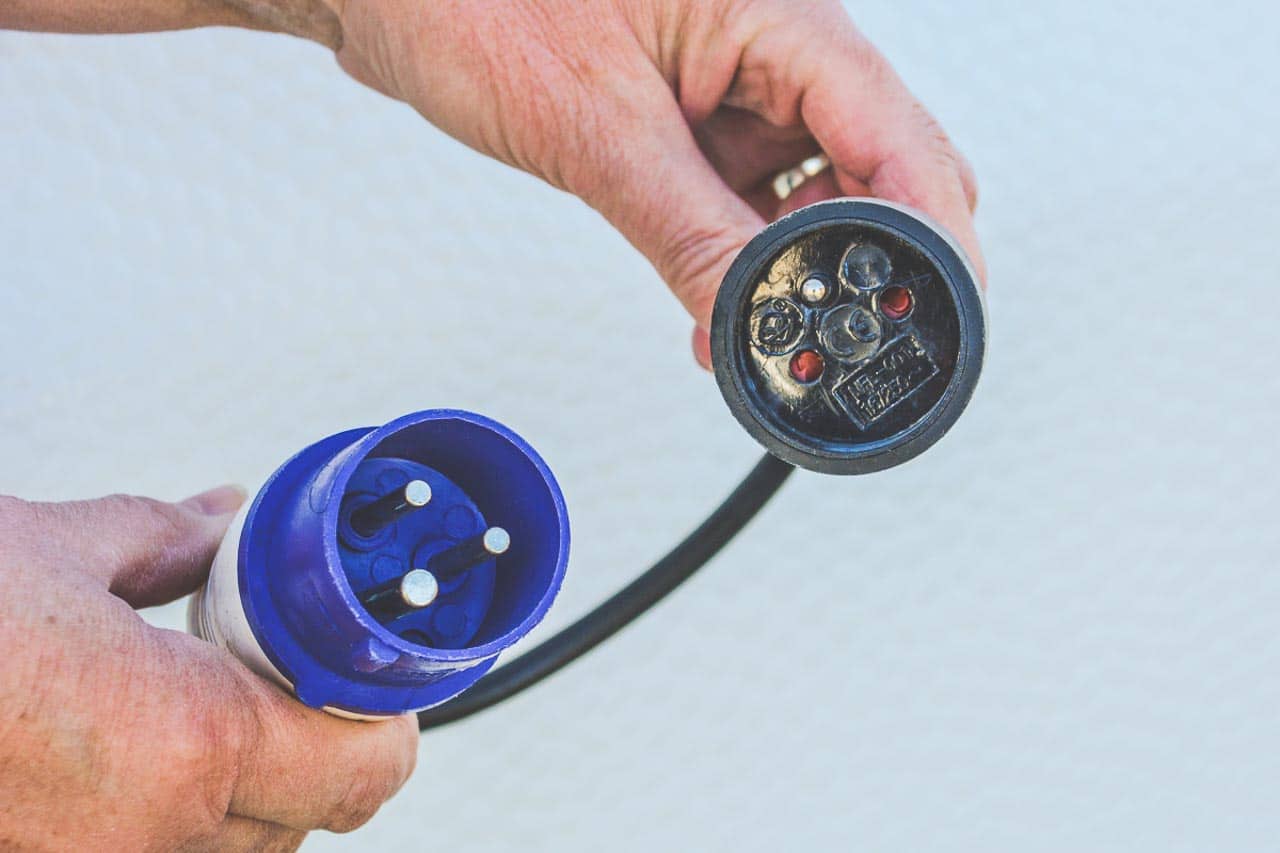 CEE-Adapter – den benötigt eigentlich jeder Camper