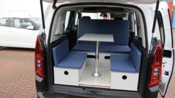 Sitzecke im Mini Camper CTech