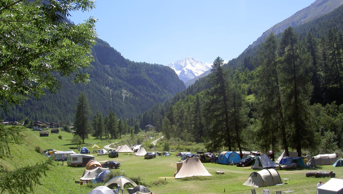 Camping Molignon Zelt und Wohnwagenstellplaetzen auf dem Campingplatz
