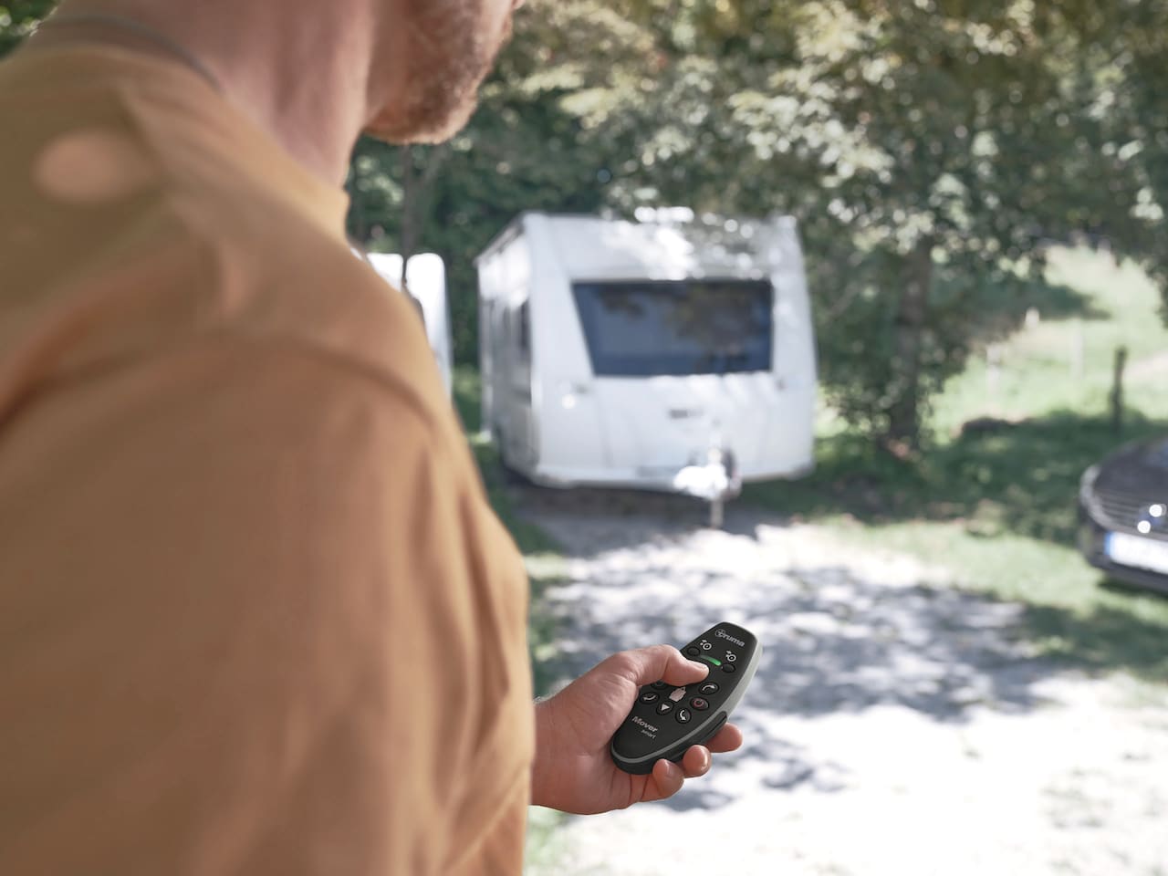 Eine Rangierhilfe (Mover) für den Wohnwagen ist ein komfortables Zubehör für viele Camper:innen. (c) Truma 