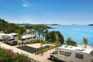 Naturist Camping Istra Stellplatz vom Campingplatz am Ufer der Adria