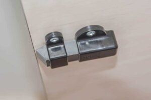 Schlösser, Beschläge und Scharniere im Campingfahrzeug – Formen, Reparatur, Ersatzteile 4 Pull lock Moebelverschluss Wohnwagen